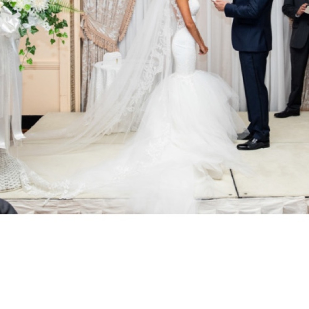 Pnina Tornai Mermaid Style Lace Wedding Dress - Picture 5 of 8